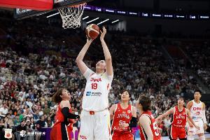 媒体人：高度是纸面上的优势 但篮球比赛不是一个强点能通吃一切