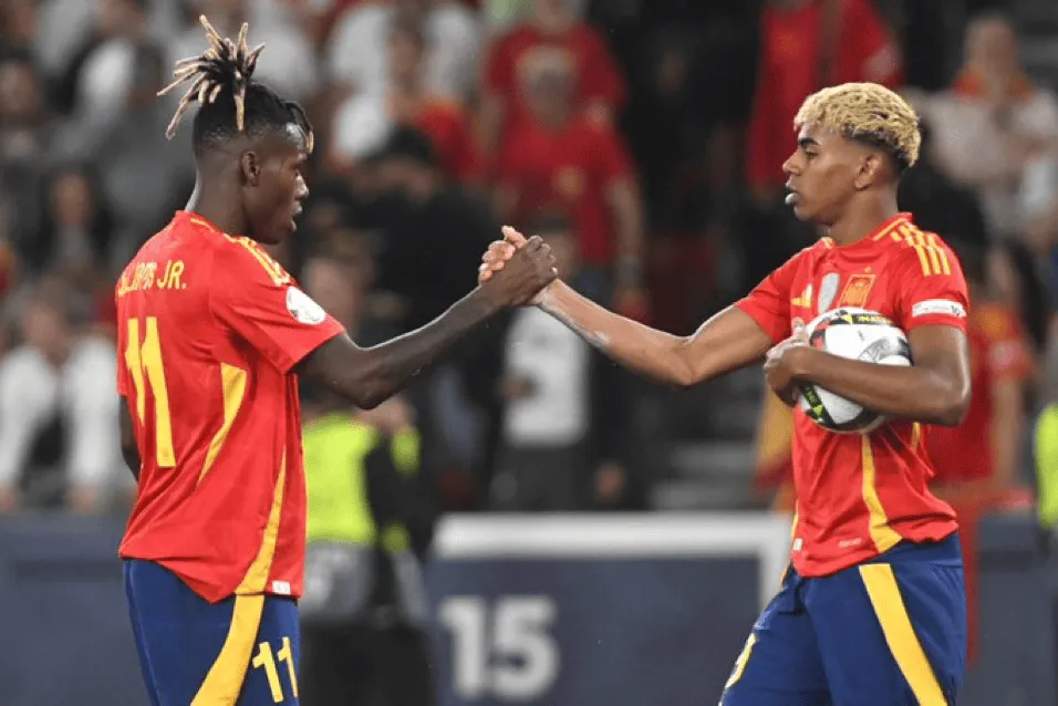 本赛季五大联赛仅有两人过人15+：亚马尔18次，尼科16次