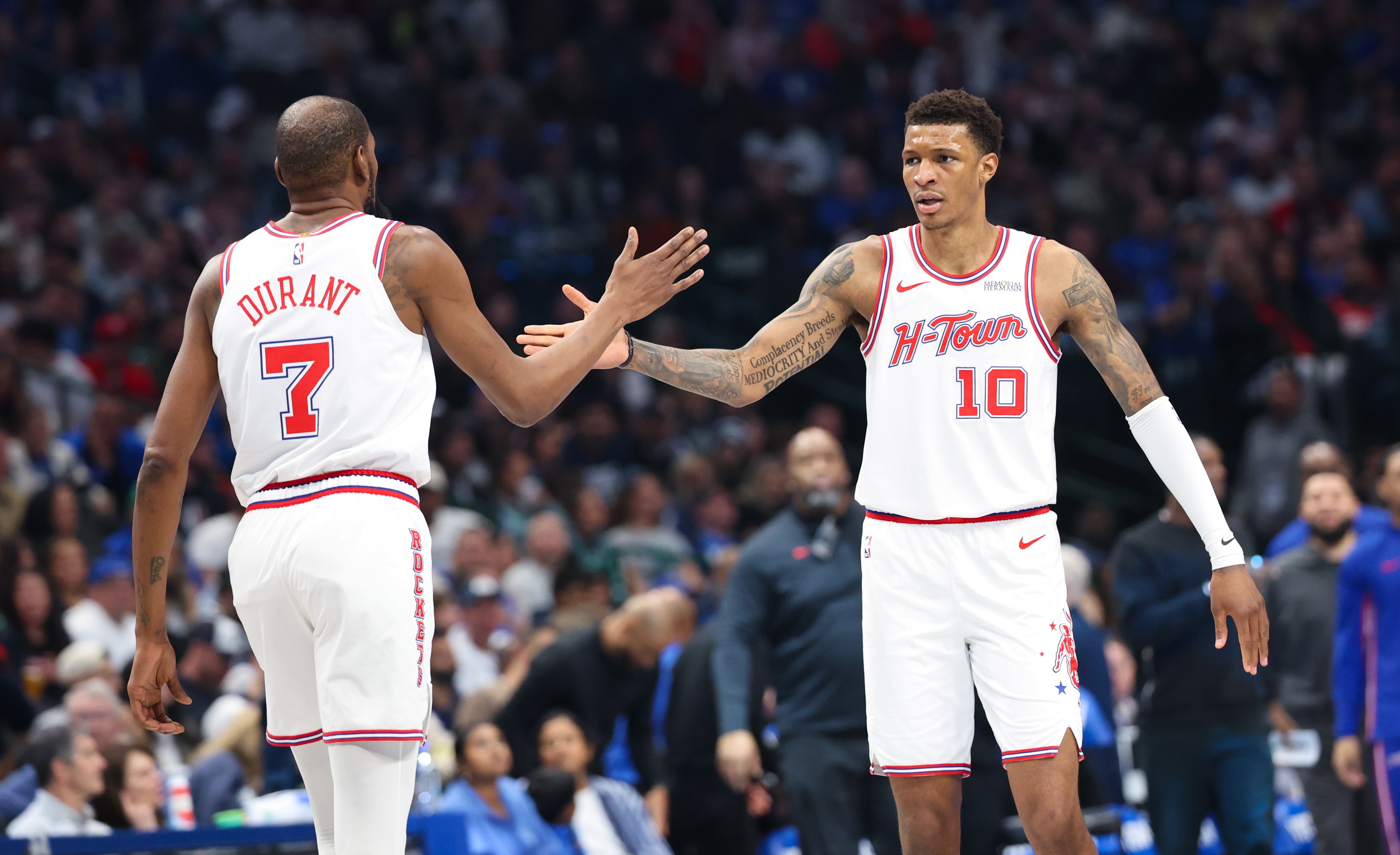 乌度卡谈小贾：对手包夹KD就一定有空位 他进了2个三分都是关键球